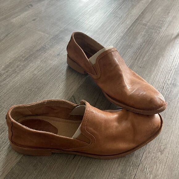 Trask Ali Camel Italian Washed Sheepskin Flats - Picture 5 of 14